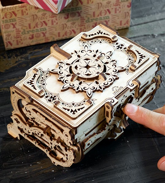 Antique Box: Ugears Mechanical Model